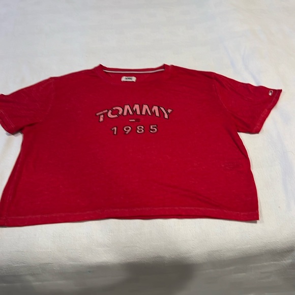 Tommy Hilfiger Tops - Tommy Hilfiger red short sleeve crop top
